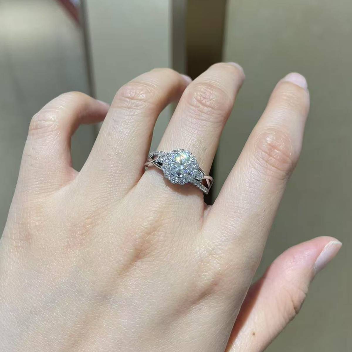 Light Luxury Full Diamond S925 Silver Plated Platinum Women's Ring Customized Selection Main Stone Moissanite Diamond 1.0ct/Secondary Stone High Carbon Diamond